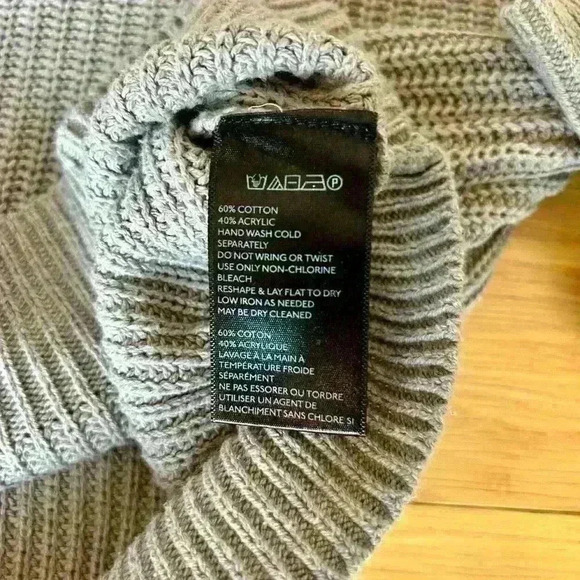 Urban Outfitters Crop Sweater - Picture 4 of 4